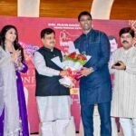 Singer Bhoomi Trivedi addressing the press conference for Rang Raas Navratri 2026 and her AI-powered music video launch in Borivali West, Mumbai.