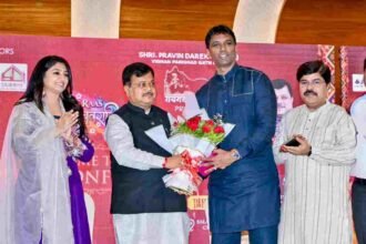 Singer Bhoomi Trivedi addressing the press conference for Rang Raas Navratri 2026 and her AI-powered music video launch in Borivali West, Mumbai.